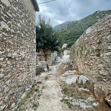 Amerini's Stone Tatil Evi *